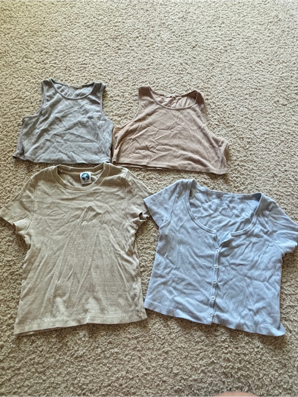 Set of 4 ribbed tees and ranks